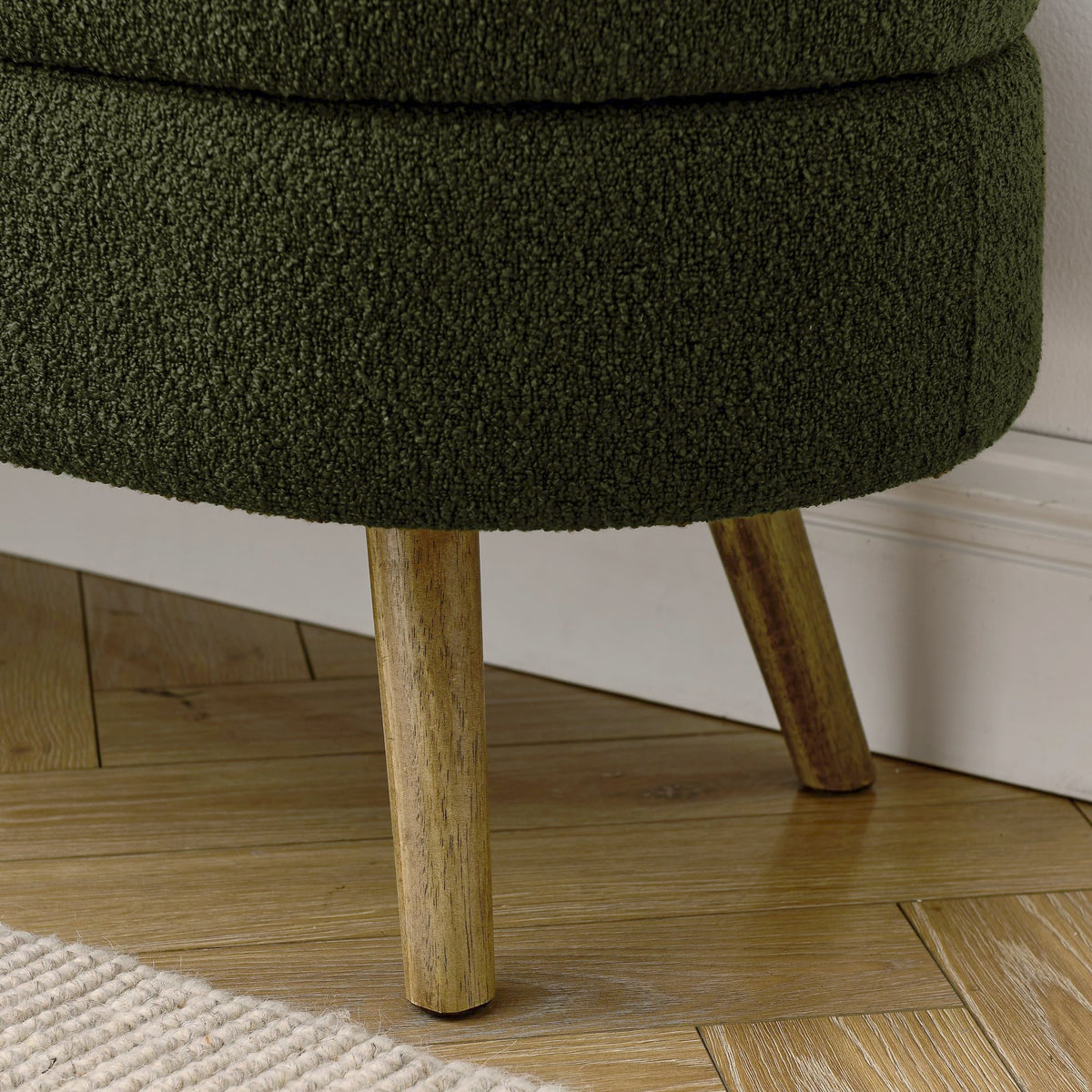 Oval Storage Bench with Rubber Wood Legs B730092